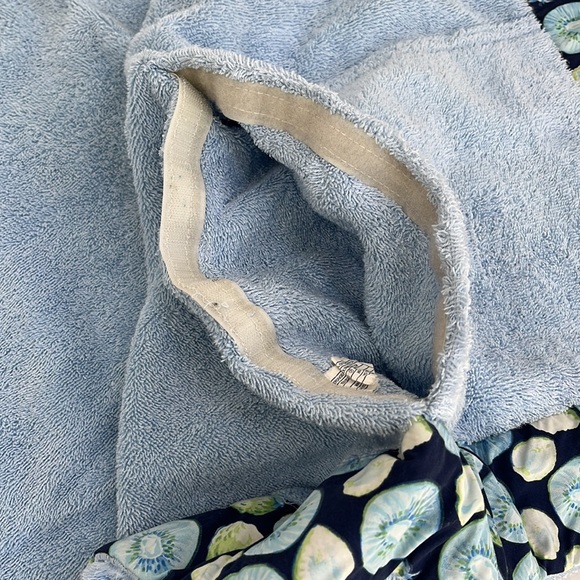 Vilebrequin Light Blue Kiwi Strawberry Print Velcro Pocket Beach Towel - Picture 6 of 7